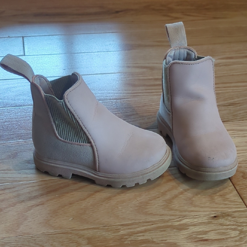 Native Pink Chelsea Boots with Chunky Sole